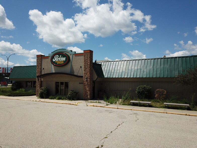 3280 University Ave, Waterloo, IA for sale - Building Photo - Image 1 of 1