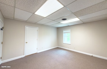 2129 Electric Rd, Roanoke, VA for lease Interior Photo- Image 2 of 4