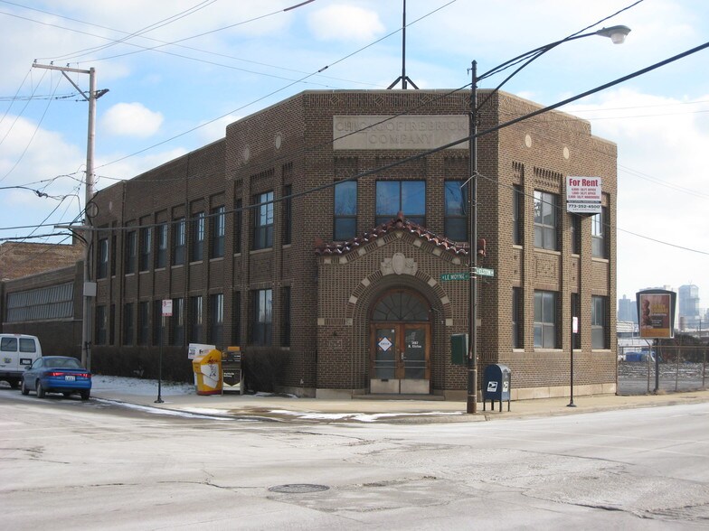 1467 N Elston Ave, Chicago, IL à louer - Photo du bâtiment - Image 2 de 10