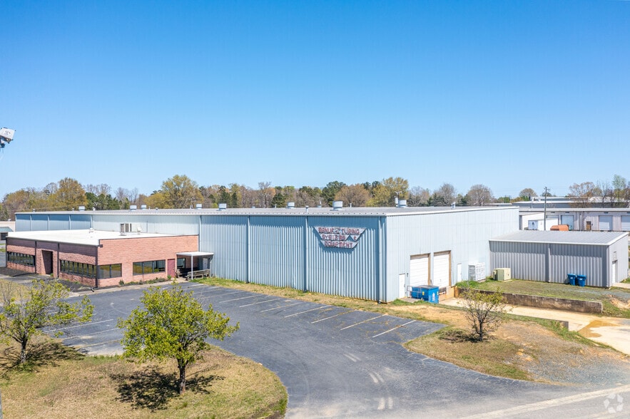 2812 Chamber Dr, Monroe, NC for sale - Building Photo - Image 2 of 5