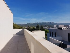 Avenue Marcel Paul (Rd 63), La Seyne-sur-Mer for lease Interior Photo- Image 2 of 4