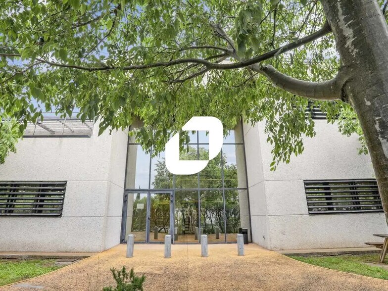 Office in Montpellier for lease - Building Photo - Image 2 of 40