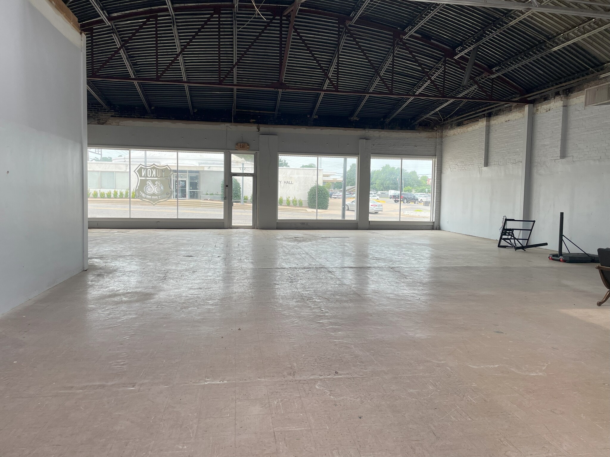 517-519 W Main St, Yukon, OK for lease Interior Photo- Image 1 of 10