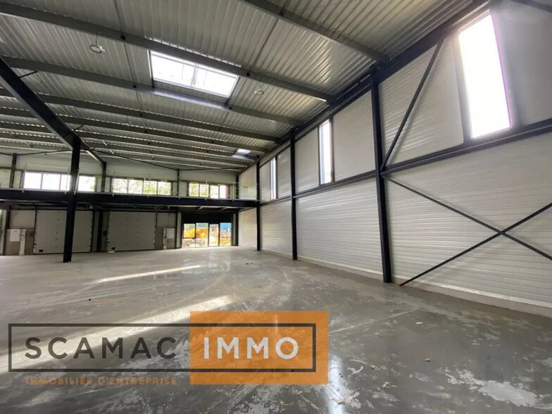 Industrial in Bondoufle for lease - Interior Photo - Image 1 of 5