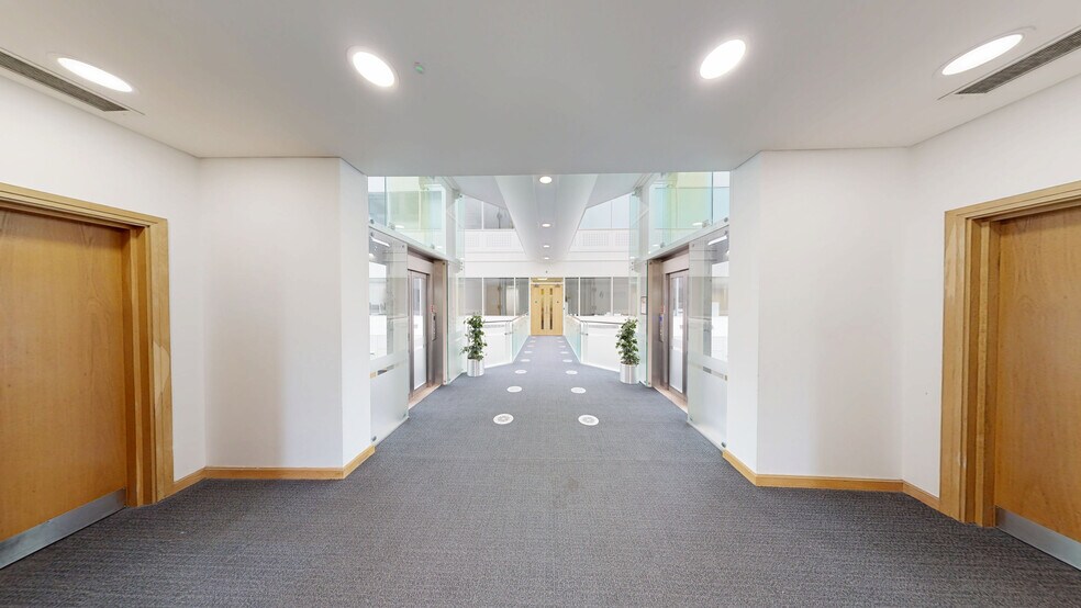 2 Arlington Sq, Bracknell à louer - Numérisation 3D de Matterport - Image 3 de 25
