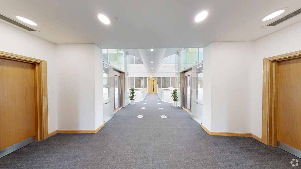 2 Arlington Sq, Bracknell à louer - Numérisation 3D de Matterport - Image 3 de 25