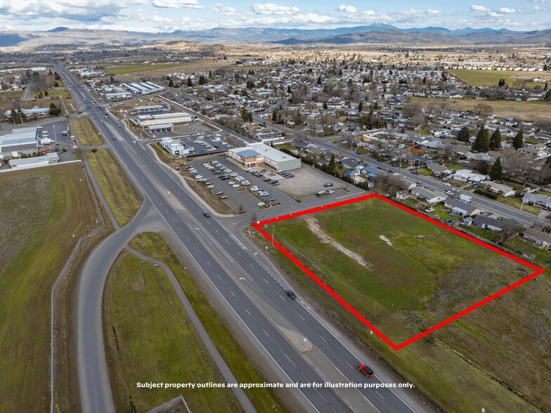 8074 Highway 62, White City, OR à vendre - Photo du bâtiment - Image 3 de 10