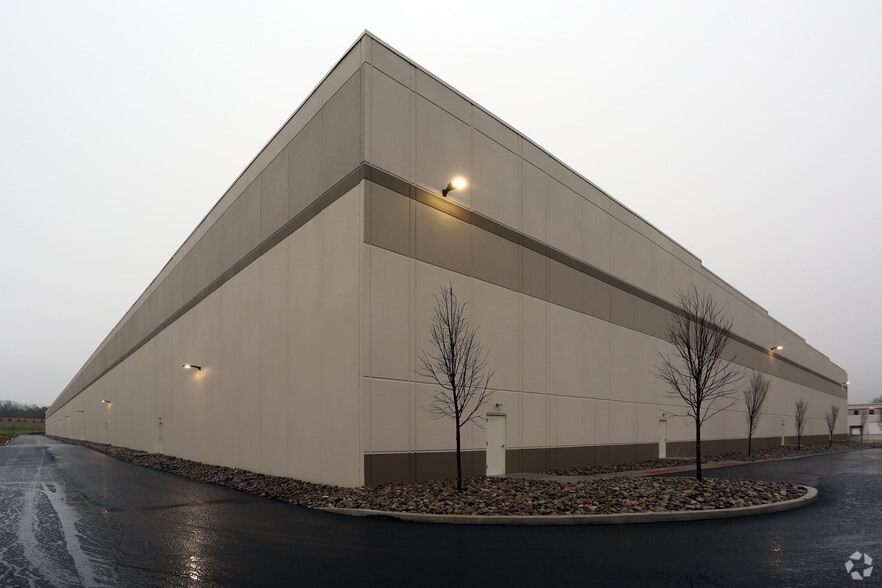 3895 Eastgate Blvd, Easton, PA for lease - Building Photo - Image 3 of 5