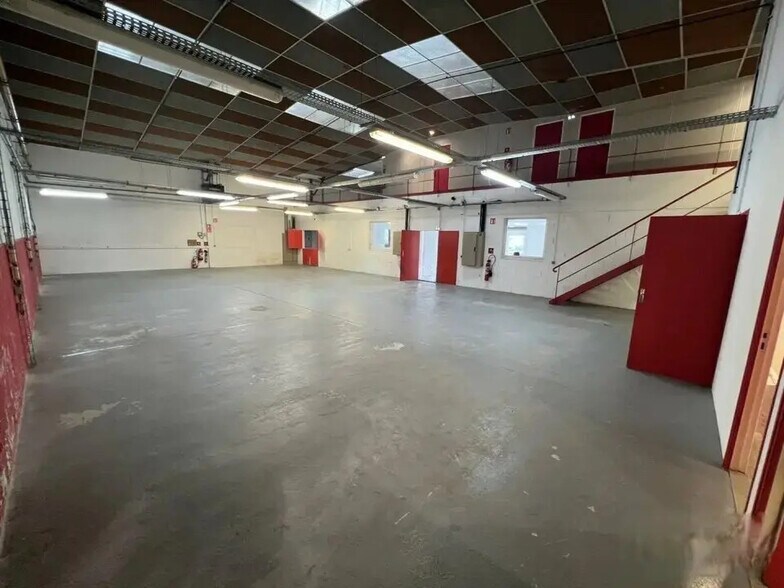 2 Rue Anatole France, Tinqueux for lease - Interior Photo - Image 2 of 3