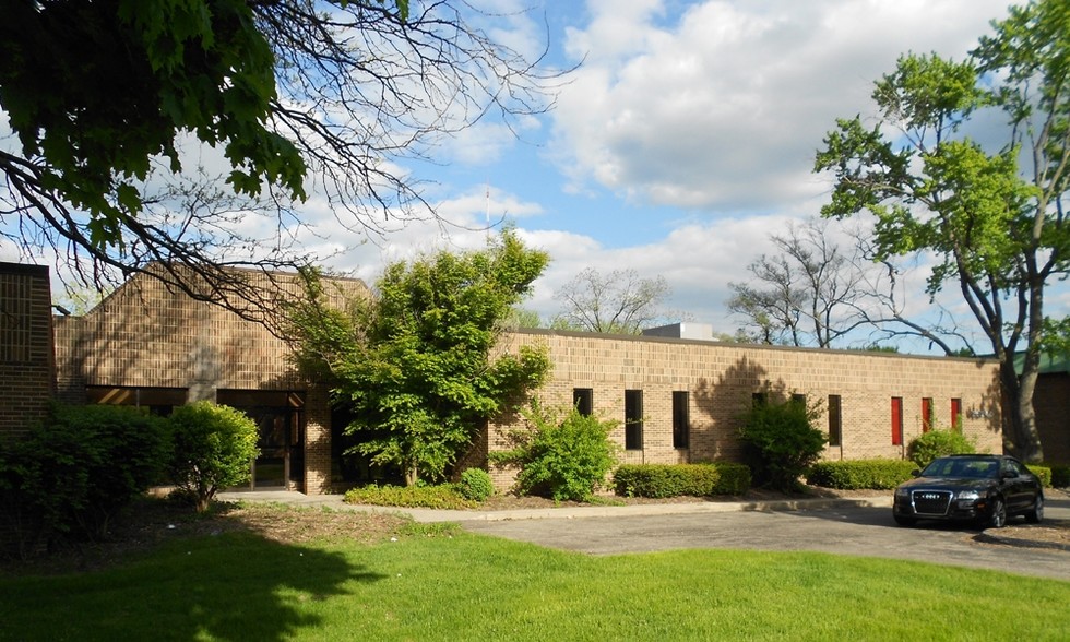 25240 Lahser Rd, Southfield, MI for lease - Primary Photo - Image 1 of 5