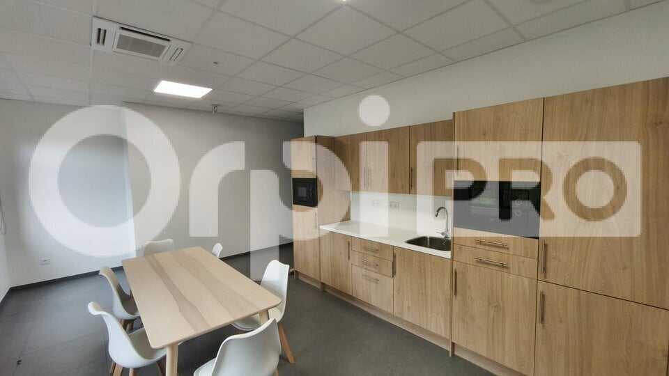 Industrial in Lisses for lease - Interior Photo - Image 3 of 13