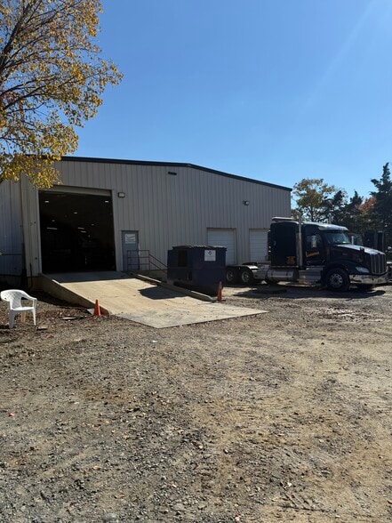 10020 Industrial Dr, Pineville, NC for lease - Building Photo - Image 3 of 14