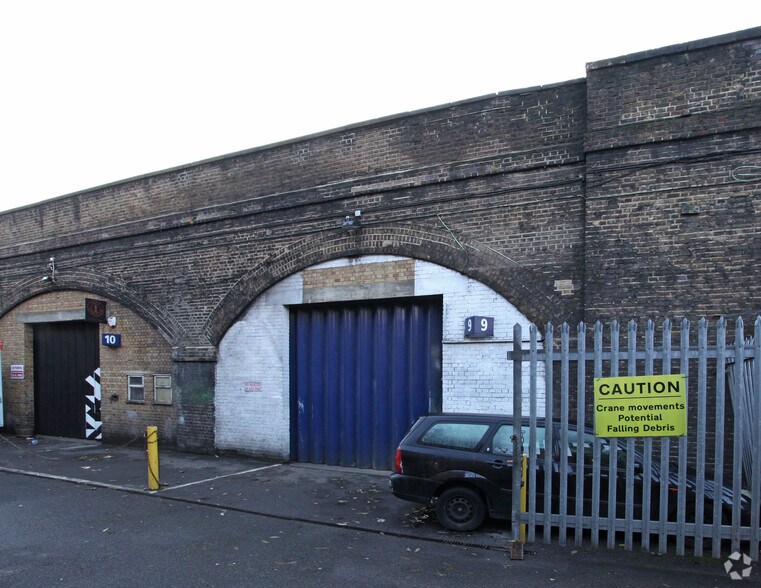 Bohemia Pl, Londres à louer - Photo du bâtiment - Image 2 de 4