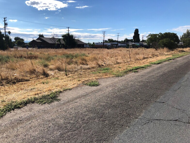 210-284 N Burnett Rd, Tipton, CA à louer - Photo du bâtiment - Image 3 de 4