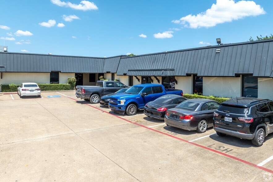10420 Plano Rd, Dallas, TX à louer - Photo du bâtiment - Image 3 de 22