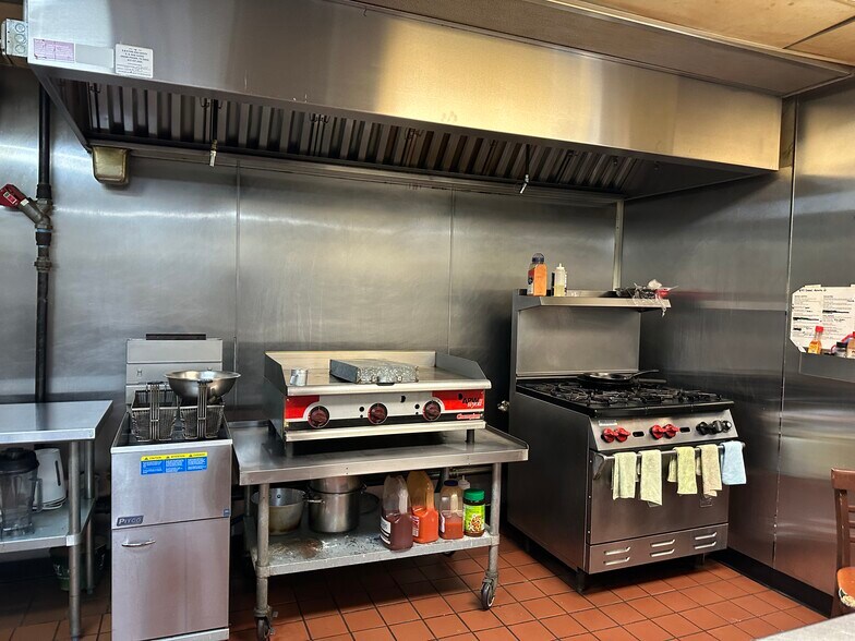 844 Secretary Dr, Arlington, TX à louer - Photo du bâtiment - Image 2 de 2