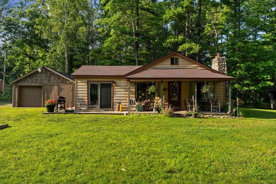 3551 W Otsego Lake Dr, Gaylord, MI for sale - Building Photo - Image 1 of 19