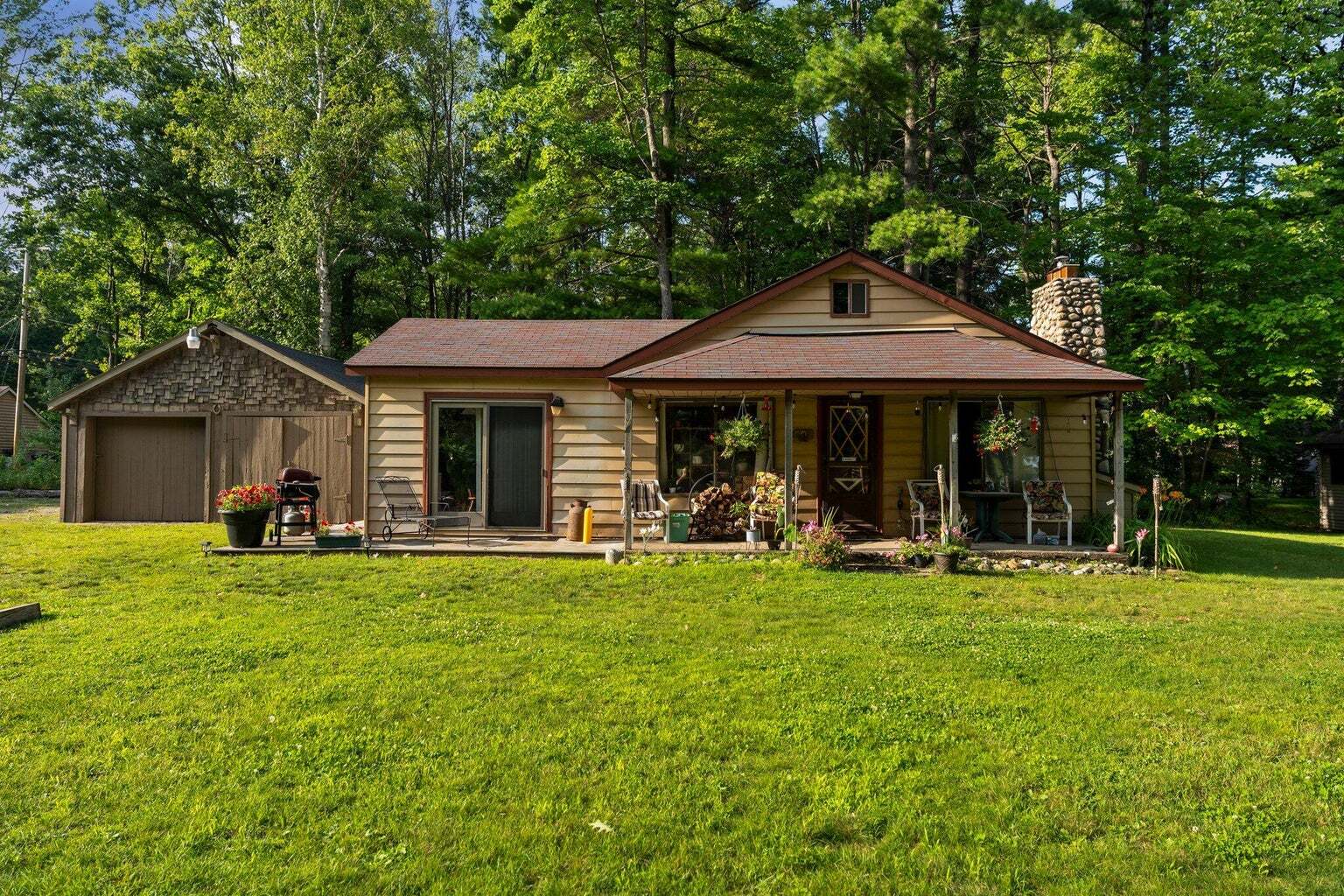 3551 W Otsego Lake Dr, Gaylord, MI à vendre Photo du bâtiment- Image 1 de 20