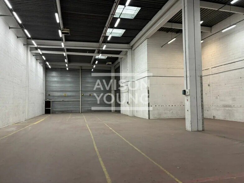 Flex in Gennevilliers for lease - Interior Photo - Image 2 of 5