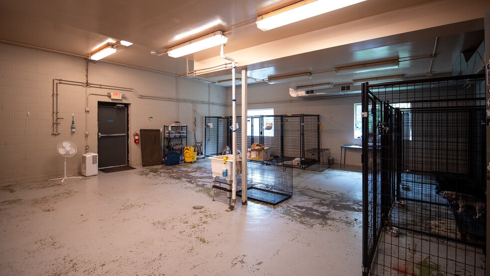 608 7th St NW, Rochester, MN for lease - Building Photo - Image 3 of 8