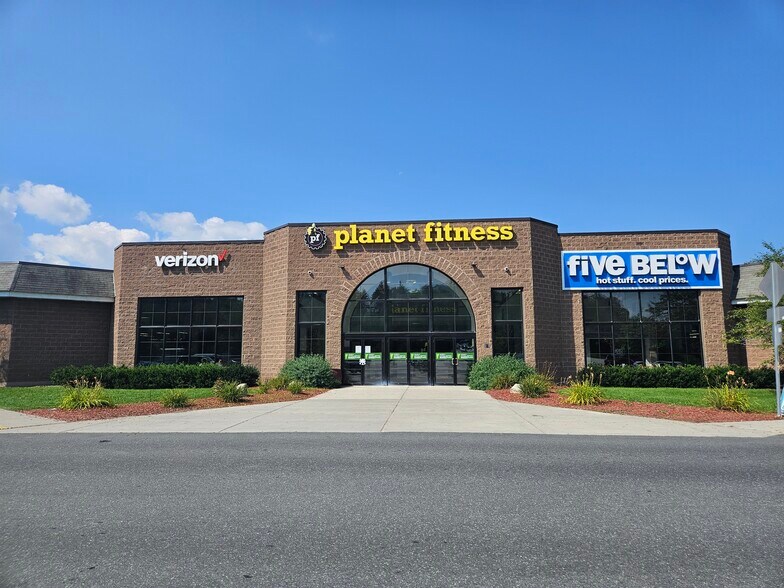 282 Berlin Mall Rd, Berlin, VT à louer - Photo du bâtiment - Image 2 de 12