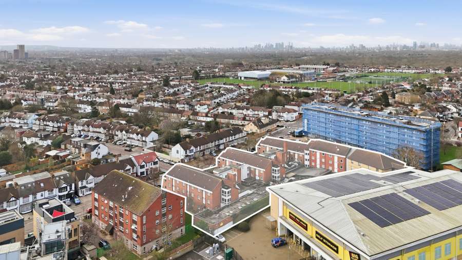 5-27 Clarence Av, Ilford à vendre Photo principale- Image 1 de 6