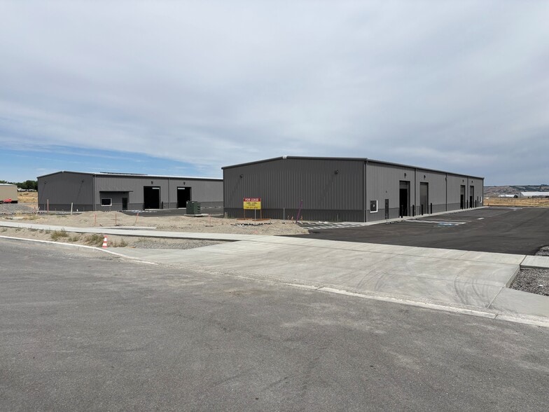 2574 Henderson Loop, Richland, WA for lease - Building Photo - Image 1 of 1
