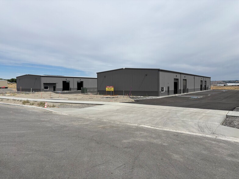 2574 Henderson Loop, Richland, WA à louer - Photo du bâtiment - Image 1 de 1