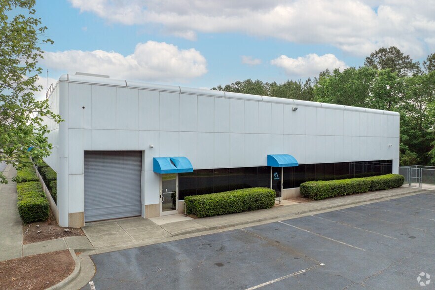 4233 Technology Dr, Durham, NC à louer - Photo du bâtiment - Image 3 de 29