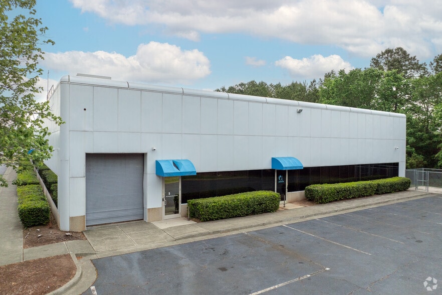 4233 Technology Dr, Durham, NC à louer - Photo du bâtiment - Image 3 de 29