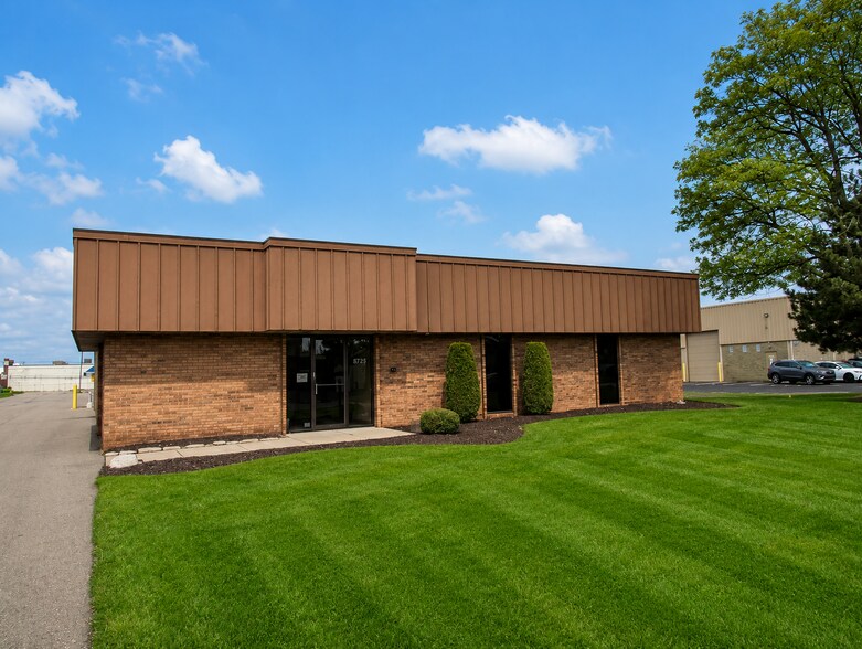 375 Robbins Dr, Troy, MI à vendre - Photo du bâtiment - Image 3 de 6