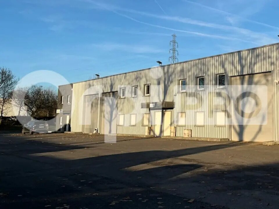 Office in Vert-Saint-Denis for lease Building Photo- Image 1 of 3