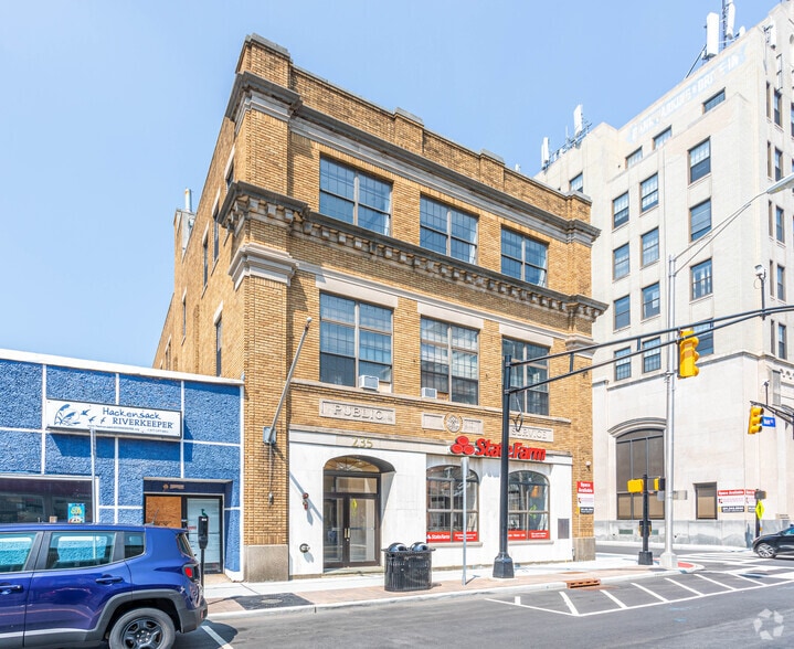 235 Main St, Hackensack, NJ for lease - Building Photo - Image 1 of 13