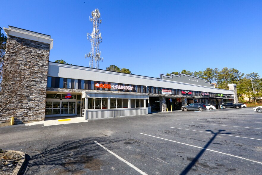 8540 Roswell Rd, Atlanta, GA à louer - Photo du bâtiment - Image 3 de 15