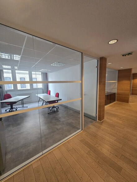 Immeuble residentiel dans Paris à vendre - Photo du bâtiment - Image 3 de 9