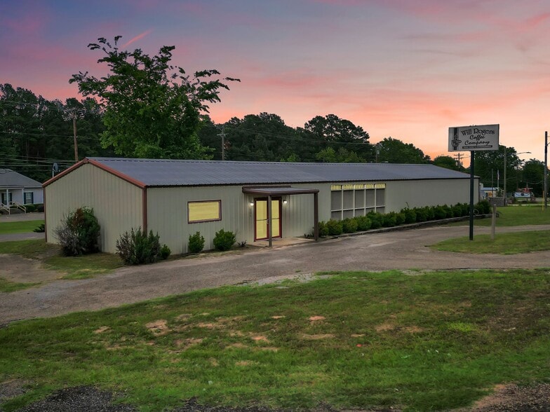 521 E Front St, Hawkins, TX for sale - Primary Photo - Image 1 of 31