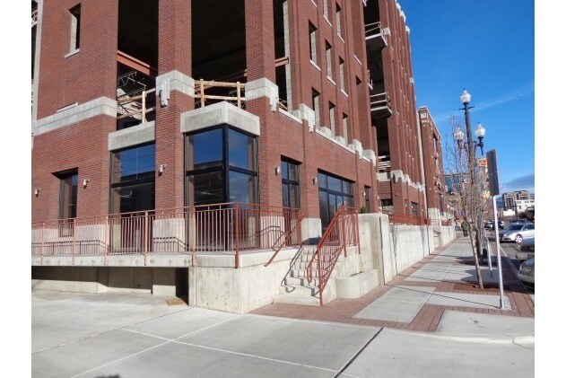360 W Broadway, Salt Lake City, UT à louer - Photo du bâtiment - Image 3 de 13