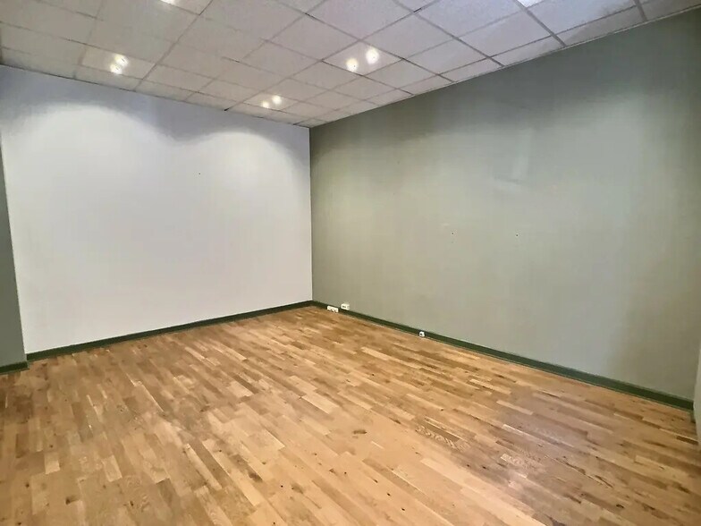 Office in Paris for lease - Interior Photo - Image 3 of 6