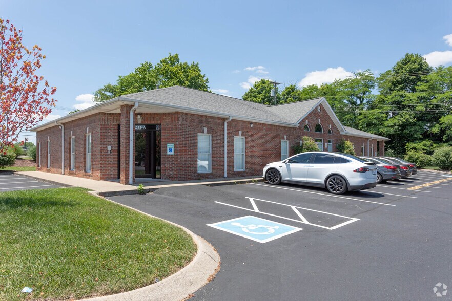 211-237 Dunbar Cave Rd, Clarksville, TN à louer - Photo du bâtiment - Image 3 de 3