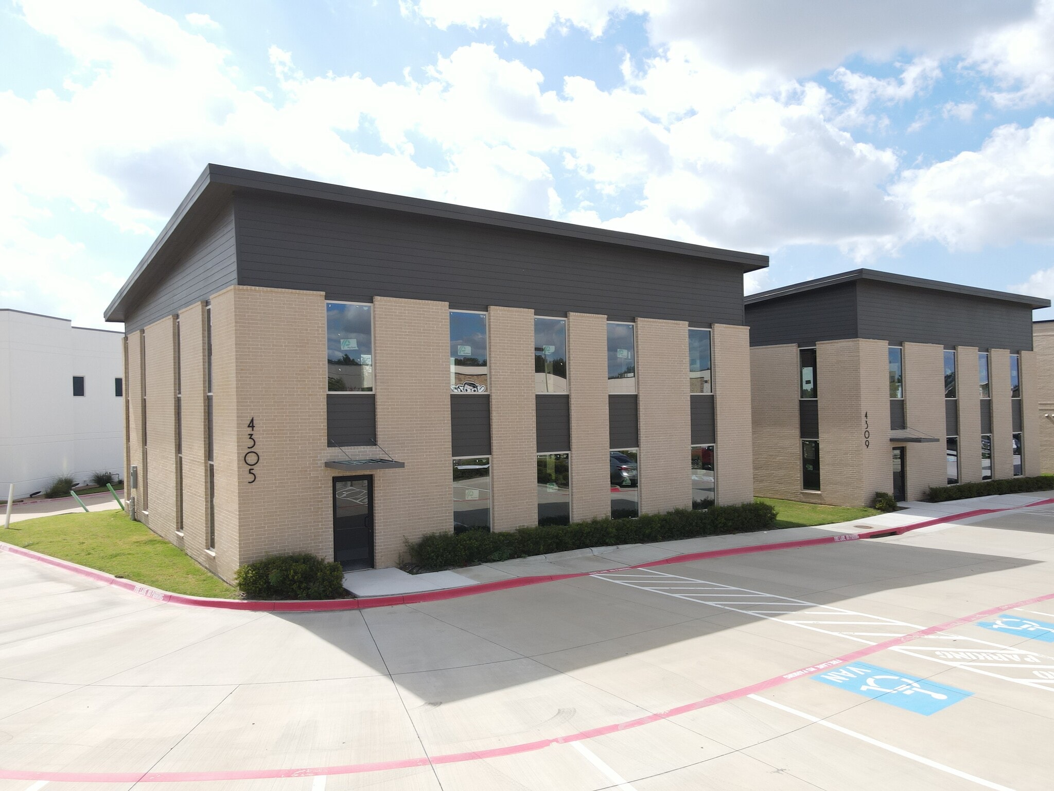 4305 Marsh Ridge Rd, Carrollton, TX for sale Primary Photo- Image 1 of 17