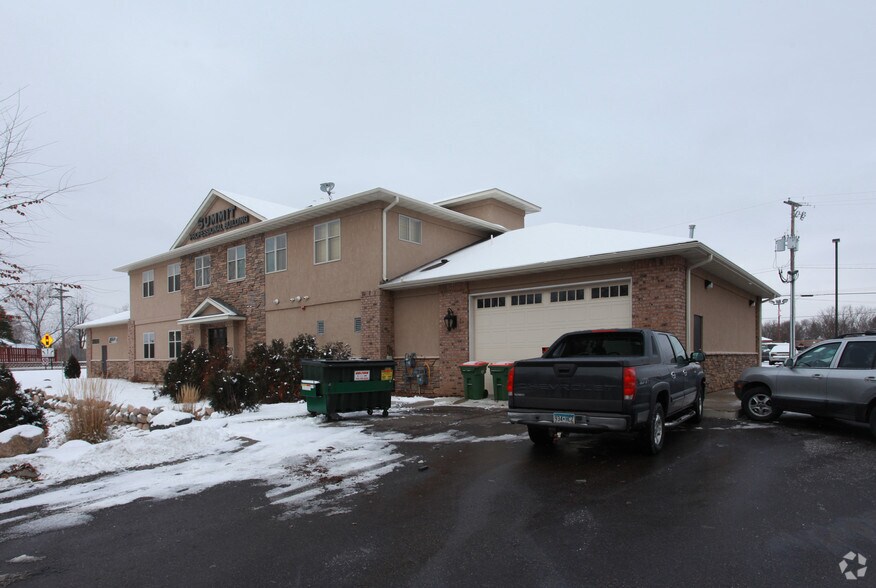 913 Manor Dr NE, Spring Lake Park, MN à louer - Photo du bâtiment - Image 2 de 29