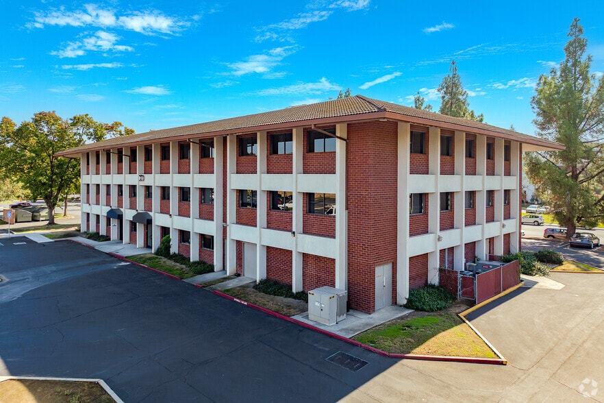 7501 Hospital Dr, Sacramento, CA for lease - Building Photo - Image 3 of 31