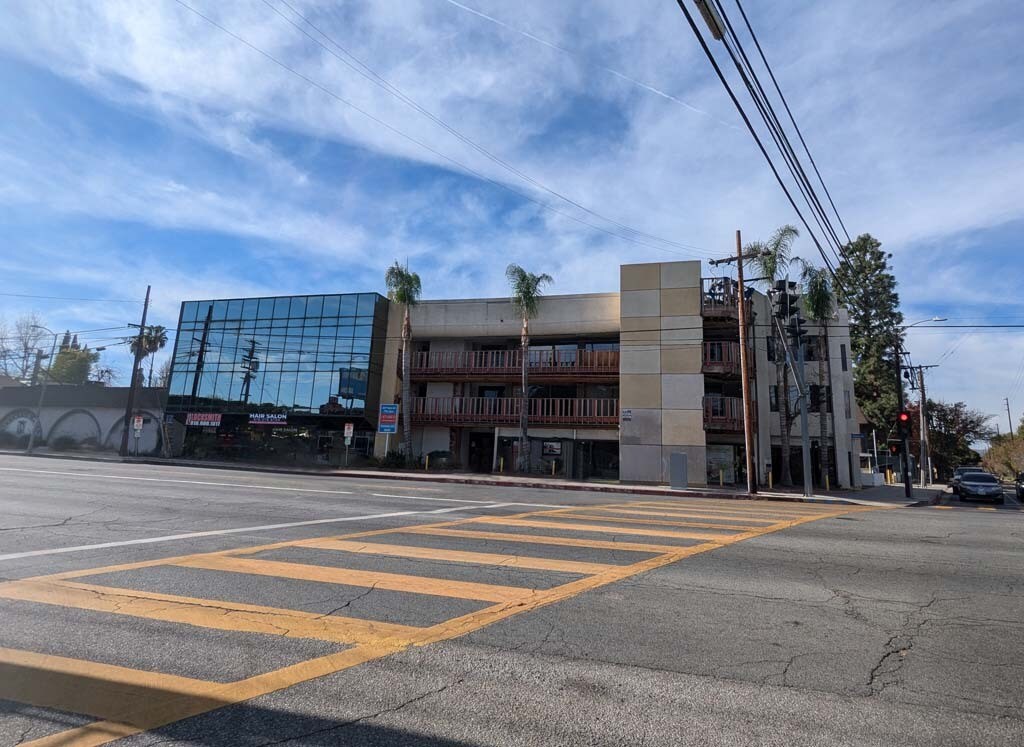 6047 Tampa Ave, Tarzana, CA à louer Photo du bâtiment- Image 1 de 19