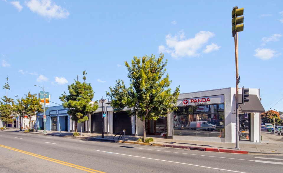 850-864 N Vermont Ave, Los Angeles, CA for lease - Building Photo - Image 2 of 14