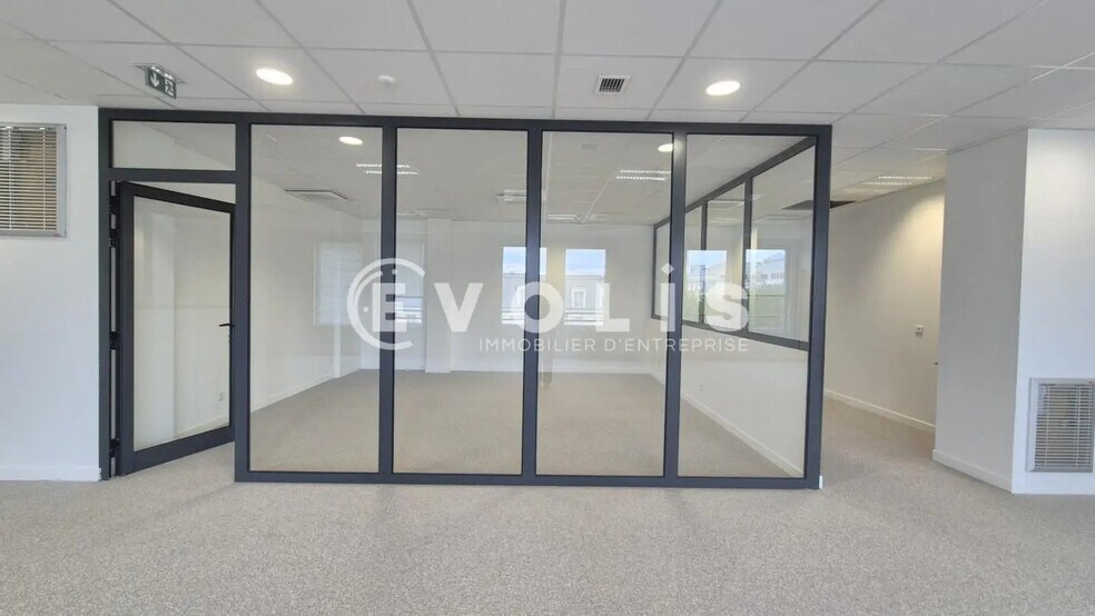 5 Rue De La Galmy, Chessy for lease - Interior Photo - Image 2 of 6