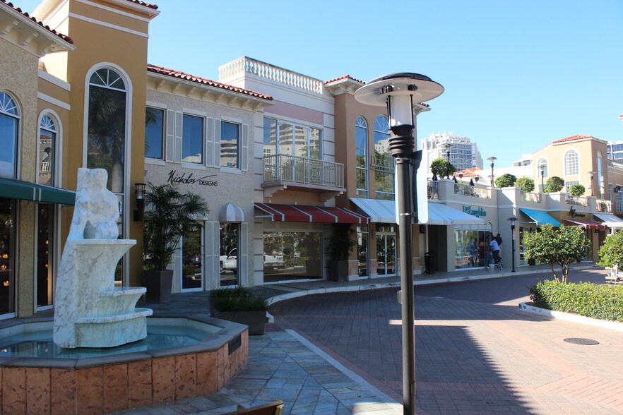 4242-4280 Gulf Shore Blvd N, Naples, FL à louer - Photo du bâtiment - Image 3 de 4