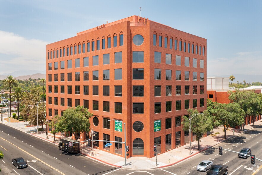 3801 University Ave, Riverside, CA à louer - Photo du bâtiment - Image 1 de 7