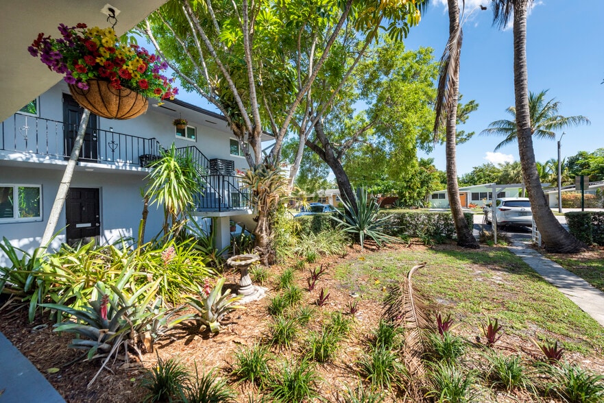 806 NE 16th Pl, Fort Lauderdale, FL for sale - Building Photo - Image 2 of 19