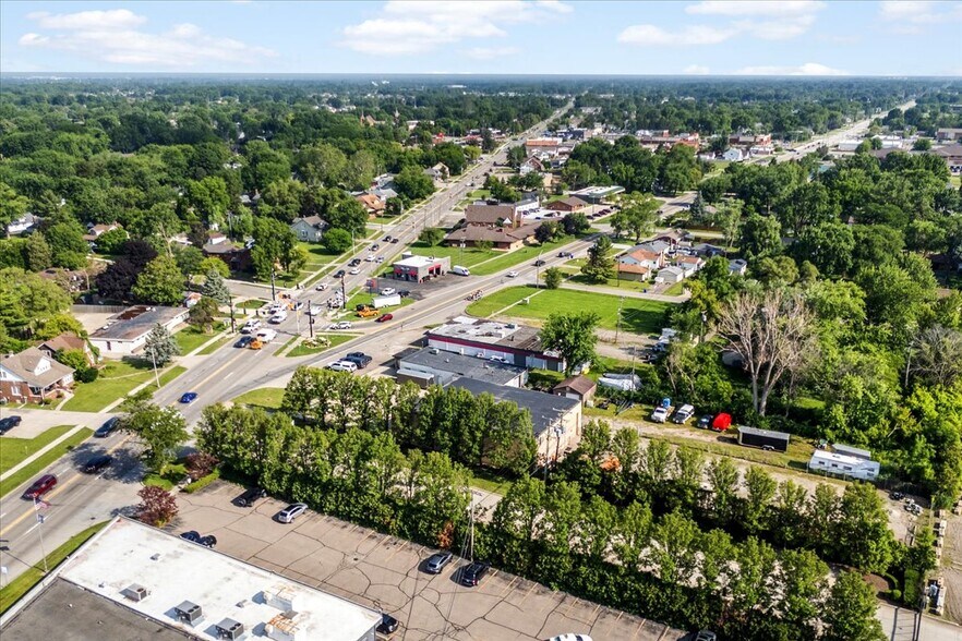 32230 Garfield Rd, Fraser, MI à vendre - Photo du bâtiment - Image 2 de 24