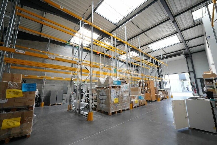 Flex in Sathonay Camp for lease - Building Photo - Image 2 of 20